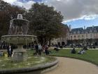 This is a garden in Paris, beautiful! 
