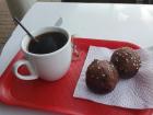 A tinto and chocolate balls, similar to cake-pops