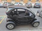 I thought it was really funny to see such a tiny car! It only has one seat. These small cars are actually very popular here in Italy. Would you like to ride in one?