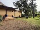 Cómo es el exterior del aula, espacio para el fútbol