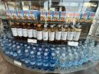 In Italy, acqua naturale (still) and acqua frizzante (sparkling) come in color-coded bottles