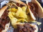 100 Montaditos: a plate of four montaditos and chips