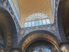 Eine Zimmerdecke in Antwerpen Centraal (Antwerpen Hauptbahnhof)