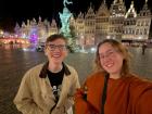 Kai und ich auf dem Marktplatz (Grote Markt) in Antwerpen